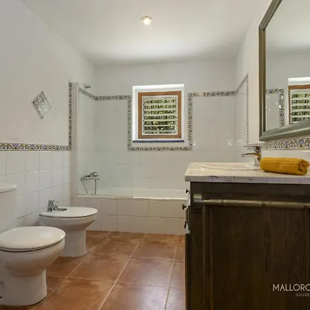 Ferienhaus Mit Privatpool Fuer 8 Personen Ca 297 Qm In Pollenca, Mallorca Nordkueste Von Mallorca Pollenca