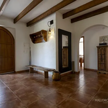 Ferienhaus Mit Privatpool Fuer 8 Personen Ca 297 Qm In Pollenca, Mallorca Nordkueste Von Mallorca